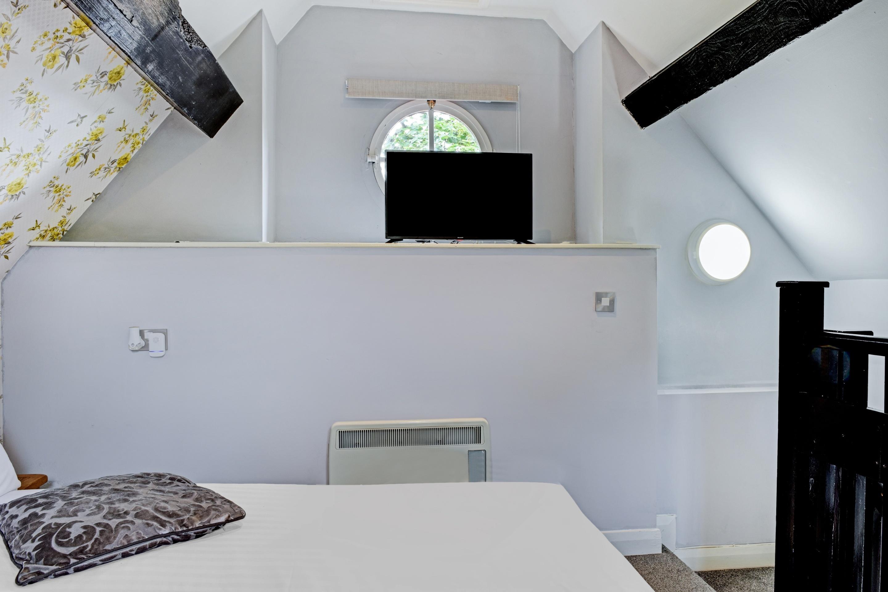 Hotel Oyo Dovecote 3*