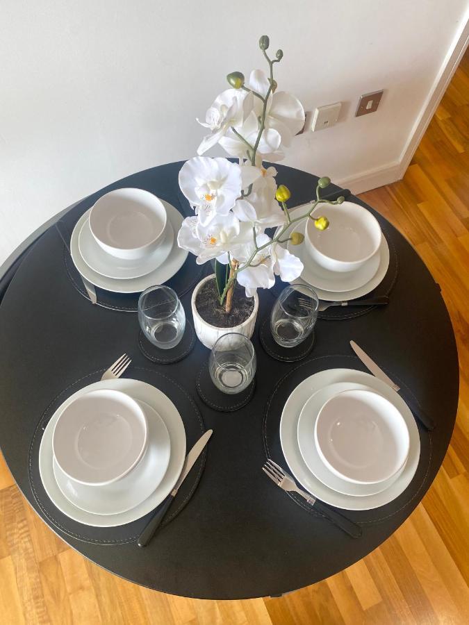 Swanky 2 Bdr Apt/opp Edgbaston Cricket Ground/free Parking * Birmingham