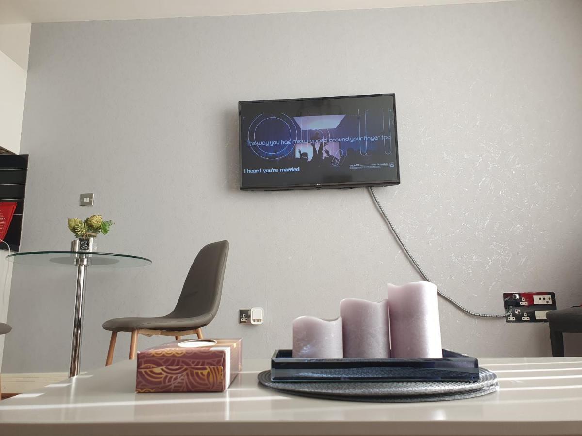 The Postbox Modern Spacious Penthouse - Heart Of Centre Apartment
