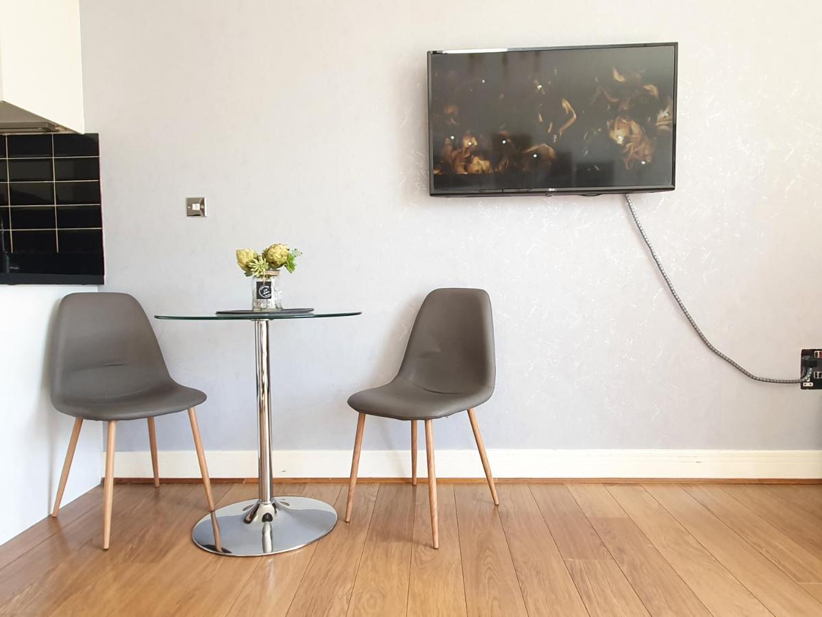 The Postbox Modern Spacious Penthouse - Heart Of Centre Apartment *