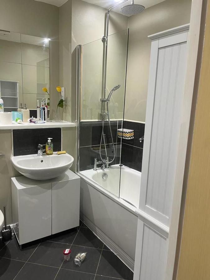 2 Bed Very Near To Mail Box , New Street Apartment *