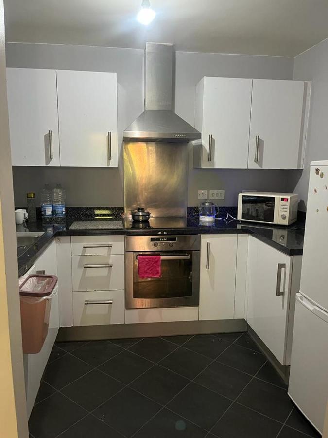 2 Bed Very Near To Mail Box , New Street Apartment *