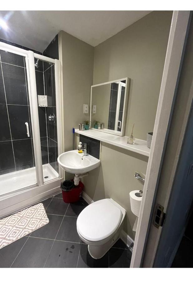 Apartment 2 Bed Very Near To Mail Box , New Street