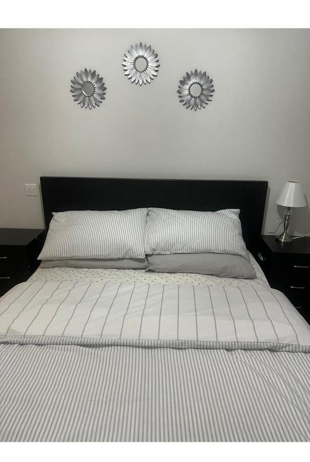 2 Bed Very Near To Mail Box , New Street *