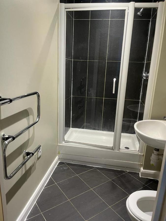 Apartment 2 Bed Very Near To Mail Box , New Street
