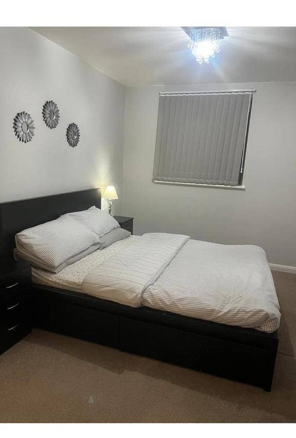 2 Bed Very Near To Mail Box , New Street Apartment *