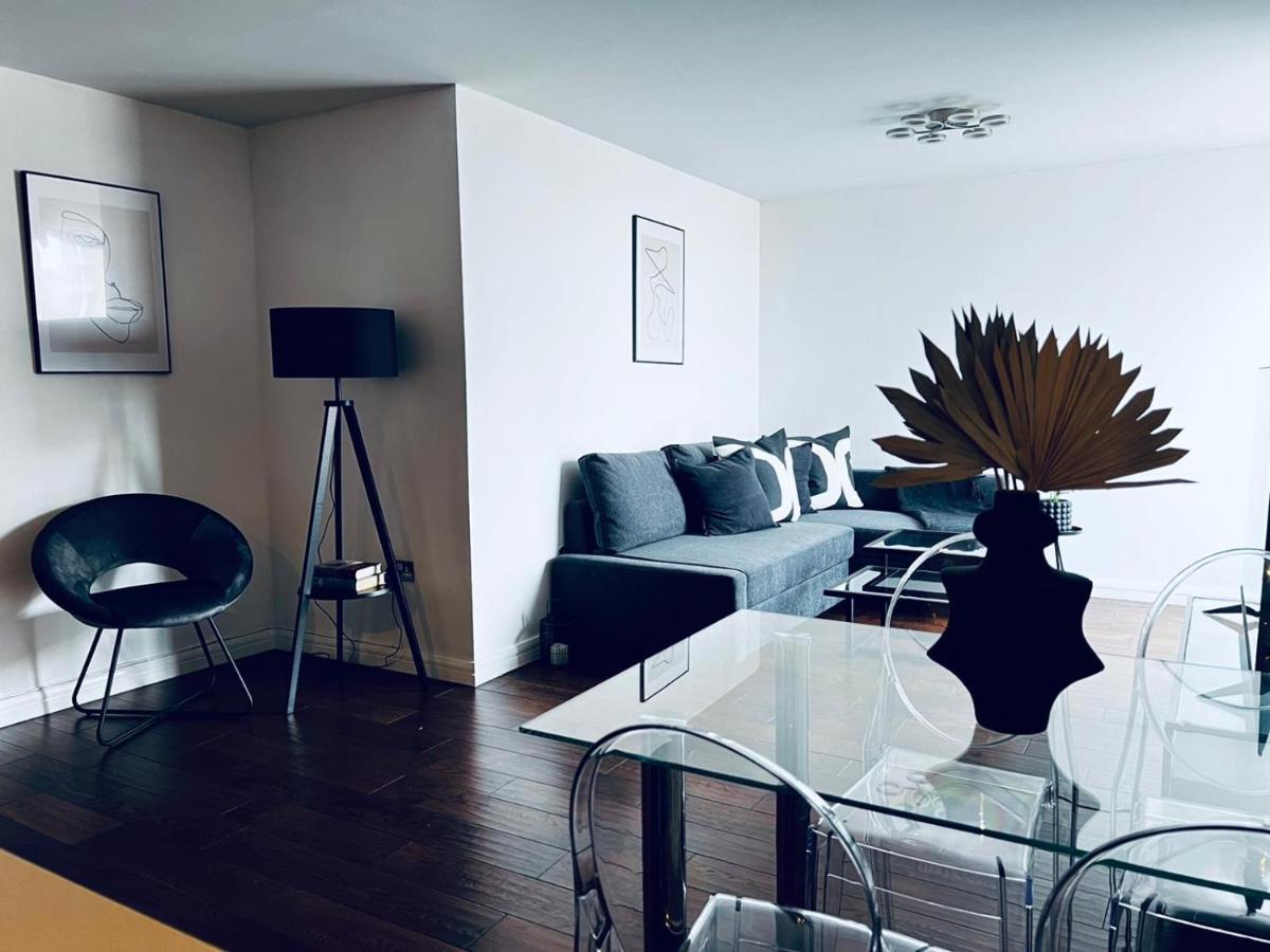 Apartment 2 Bedroom Penthouse *
