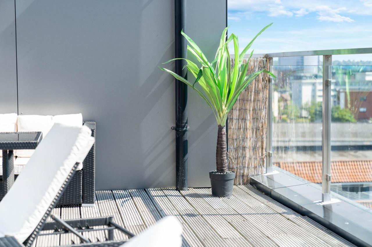 Ultimate Luxury Penthouse - Rooftop Terrace - Air Conditioning - Secure Parking - Long Term Only Apartment *