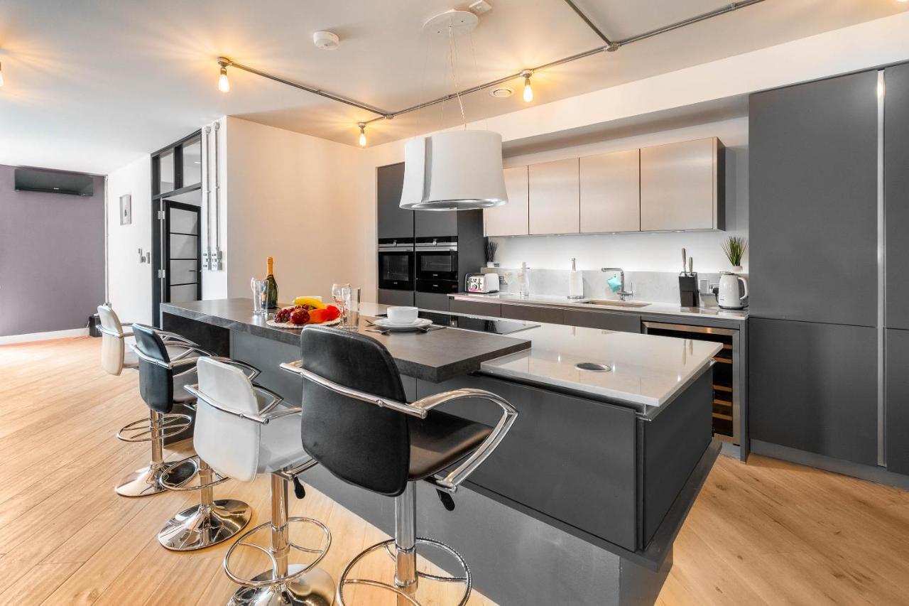 Apartment Ultimate Luxury Penthouse - Rooftop Terrace - Air Conditioning - Secure Parking - Long Term Only *