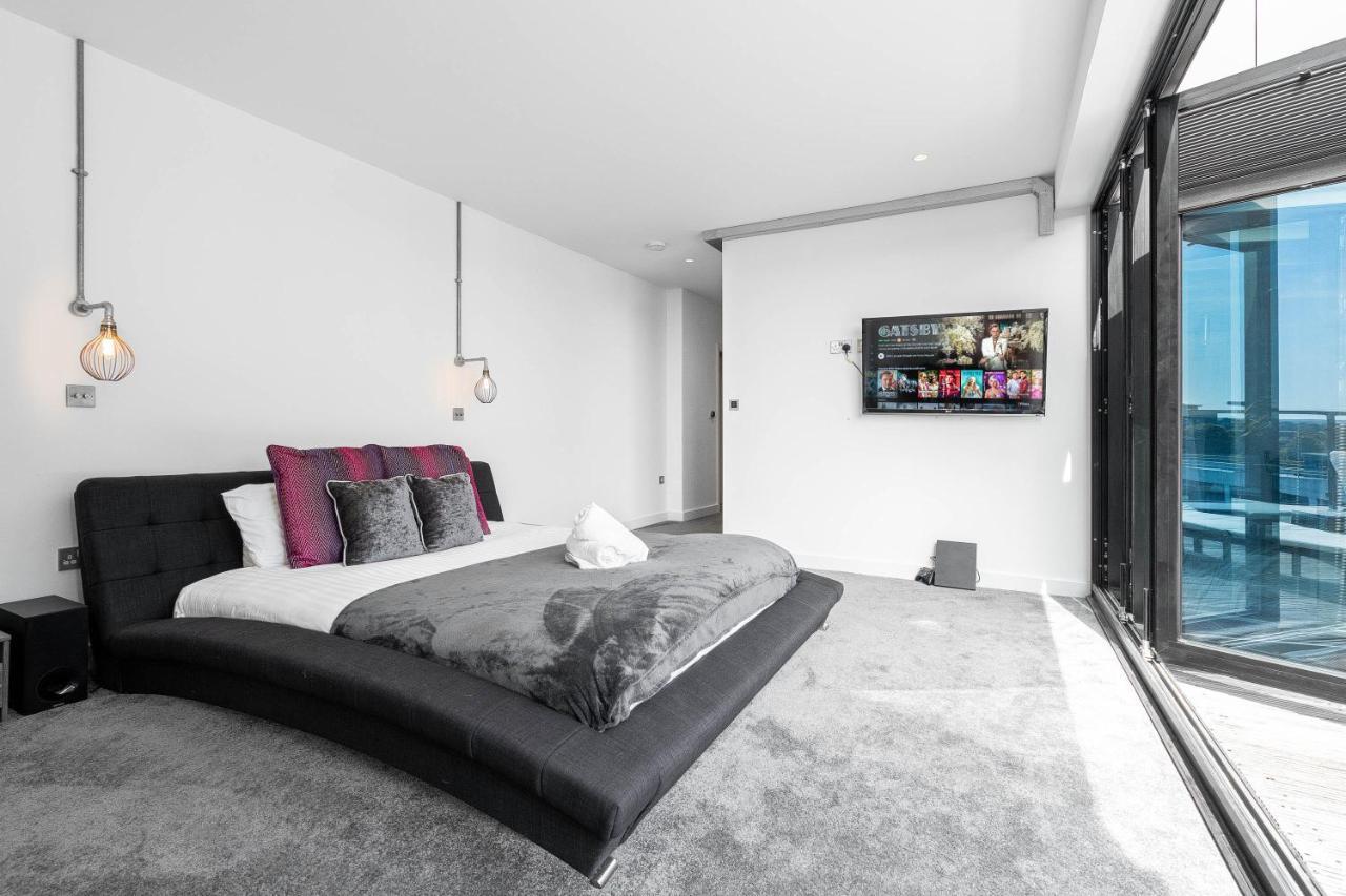 Ultimate Luxury Penthouse - Rooftop Terrace - Air Conditioning - Secure Parking - Long Term Only Apartment Birmingham