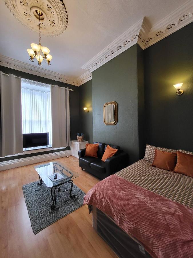 Large Digbeth Double Shared Bathroom * Birmingham