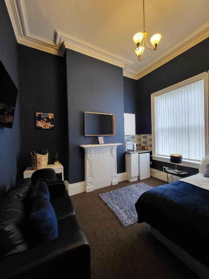 Large Digbeth Double Shared Bathroom * Birmingham