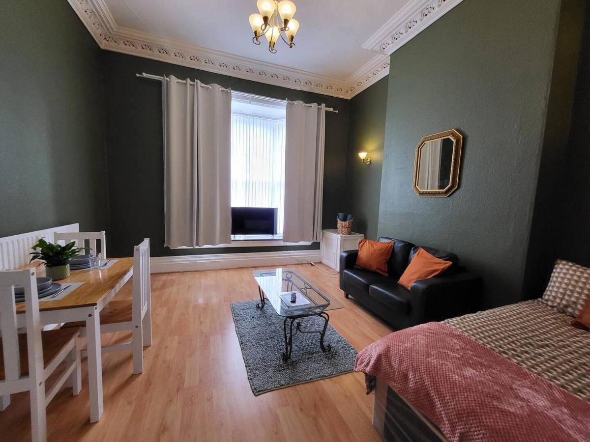 Large Digbeth Double Shared Bathroom *