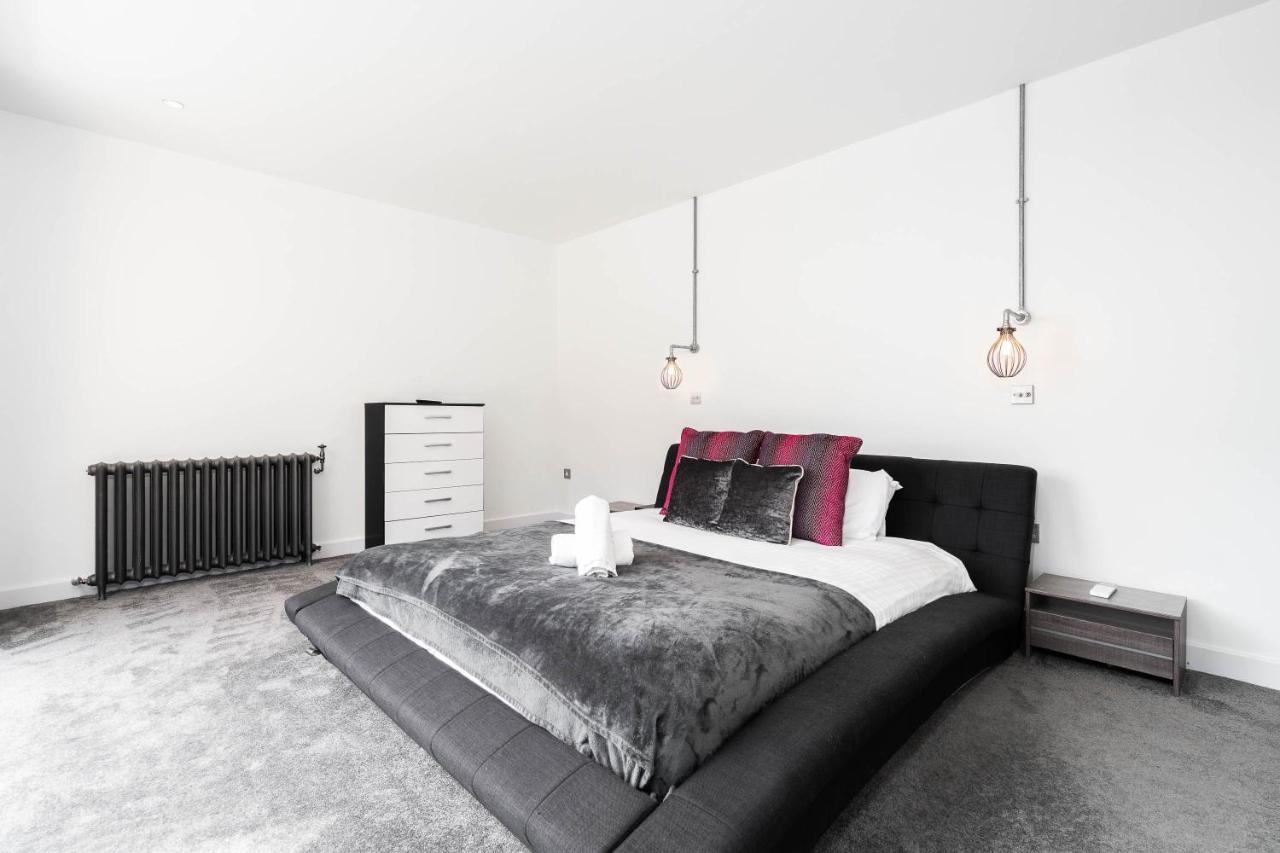 Ultimate Luxury Penthouse - Rooftop Terrace - Air Conditioning - Secure Parking - Long Term Only * Birmingham