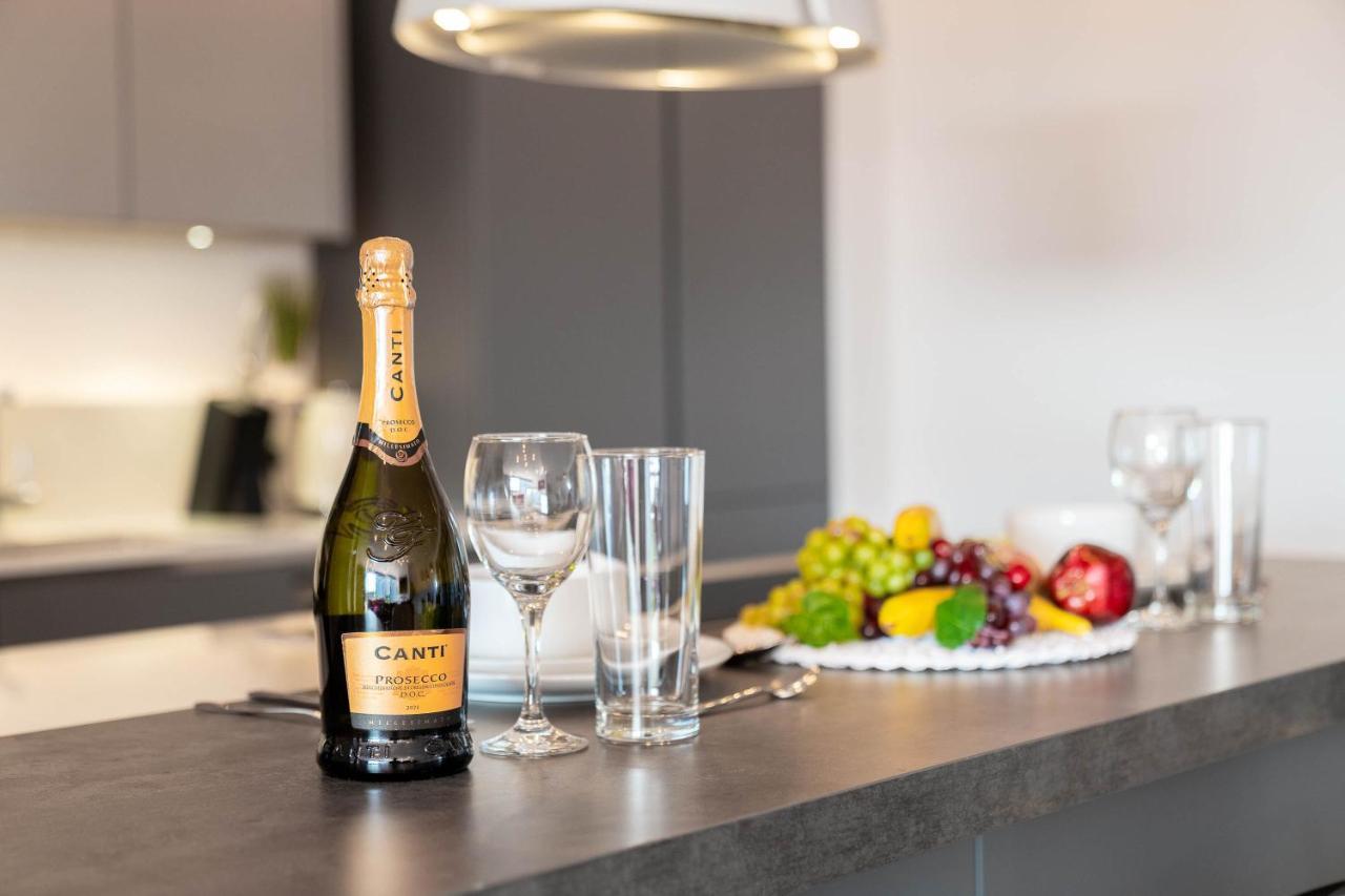 Ultimate Luxury Penthouse - Rooftop Terrace - Air Conditioning - Secure Parking - Long Term Only Apartment Birmingham