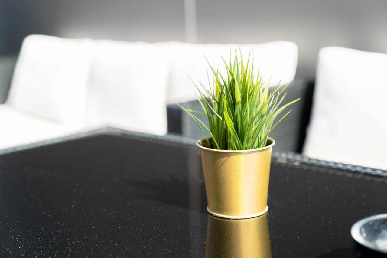 Ultimate Luxury Penthouse - Rooftop Terrace - Air Conditioning - Secure Parking - Long Term Only Birmingham