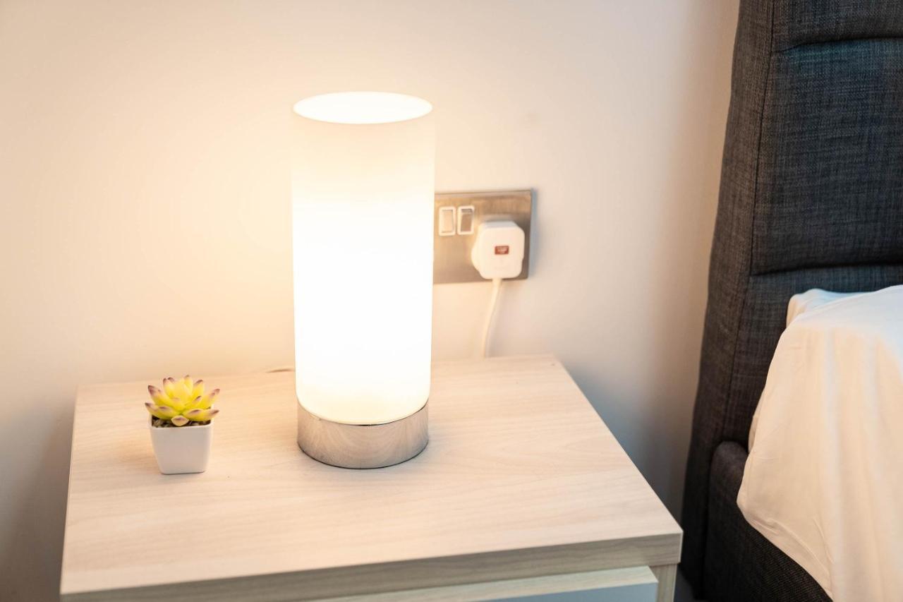 Ultimate Luxury Penthouse - Rooftop Terrace - Air Conditioning - Secure Parking - Long Term Only Apartment Birmingham