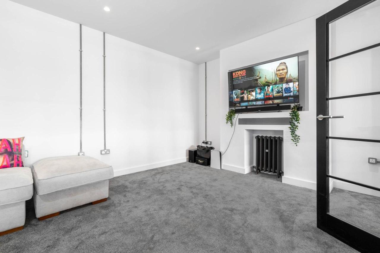Ultimate Luxury Penthouse - Rooftop Terrace - Air Conditioning - Secure Parking - Long Term Only