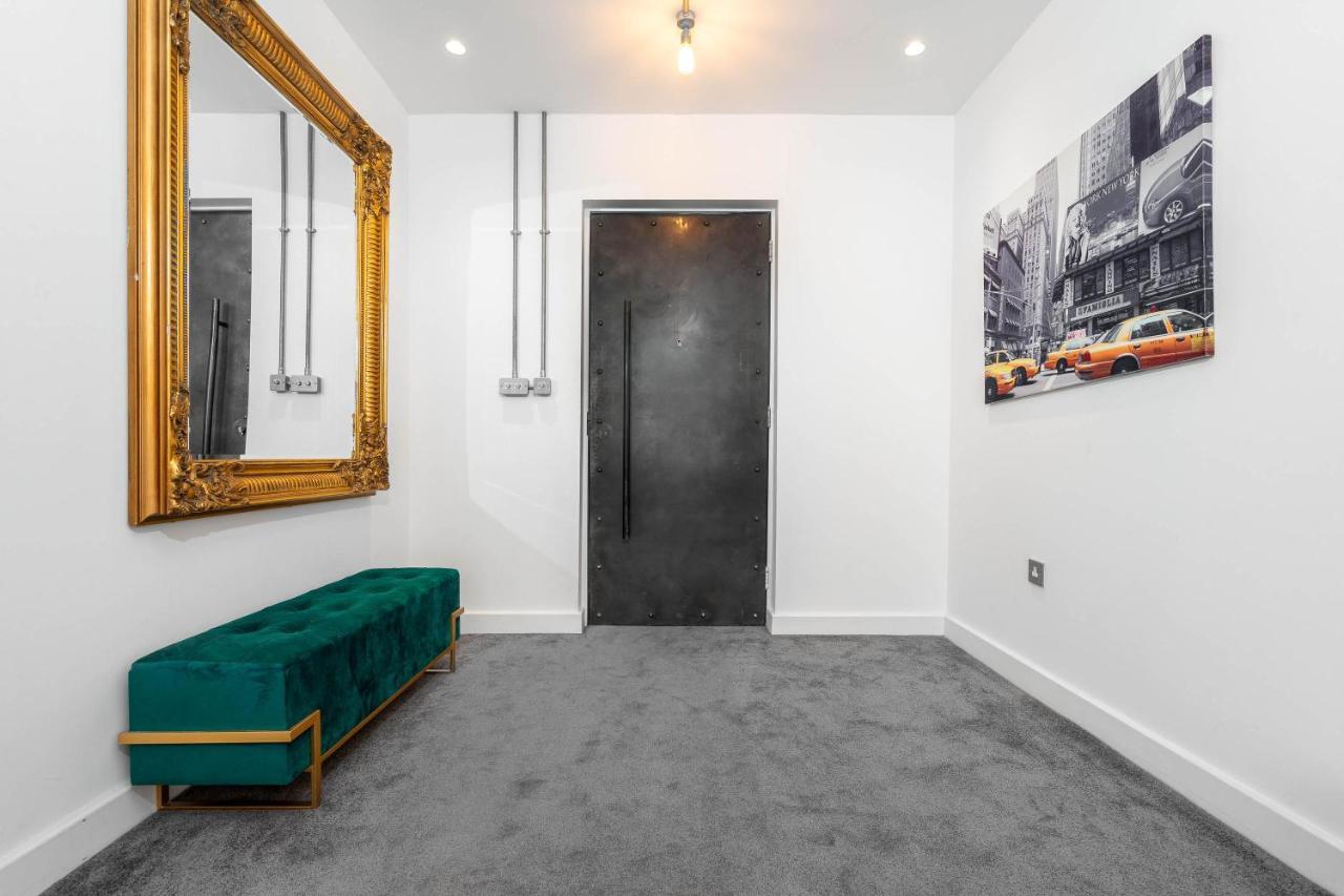 Ultimate Luxury Penthouse - Rooftop Terrace - Air Conditioning - Secure Parking - Long Term Only Apartment Birmingham