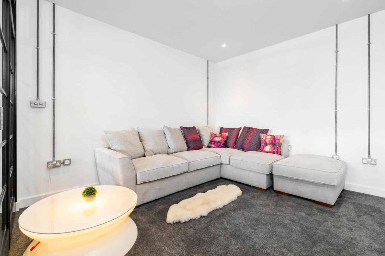 Ultimate Luxury Penthouse - Rooftop Terrace - Air Conditioning - Secure Parking - Long Term Only Apartment Birmingham