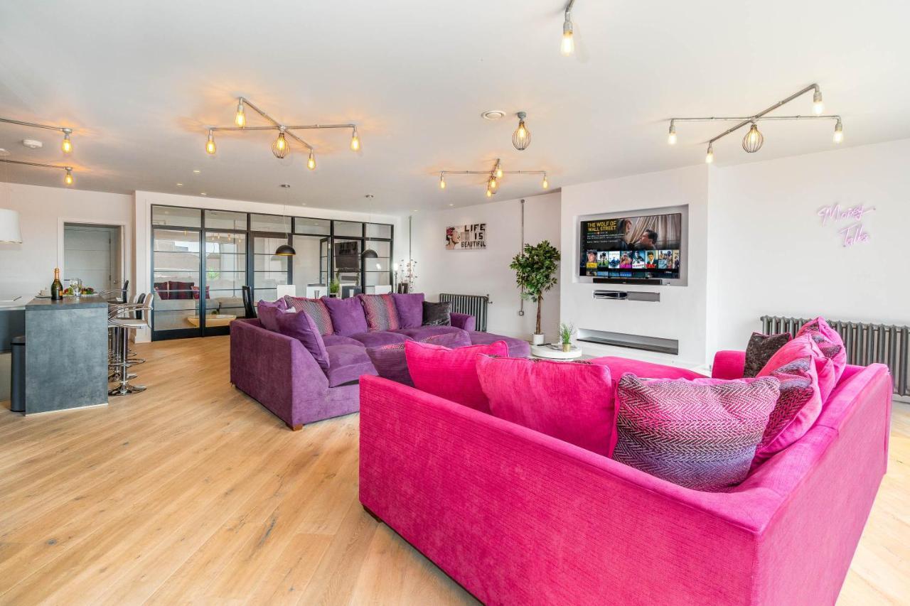 Ultimate Luxury Penthouse - Rooftop Terrace - Air Conditioning - Secure Parking - Long Term Only