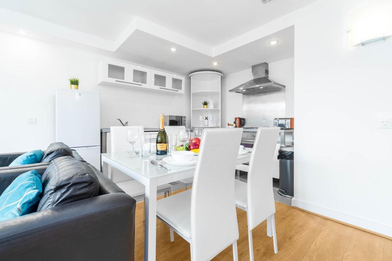 Luxury Two Bedroom Centre - Secure Parking - Rated Exceptional * Birmingham