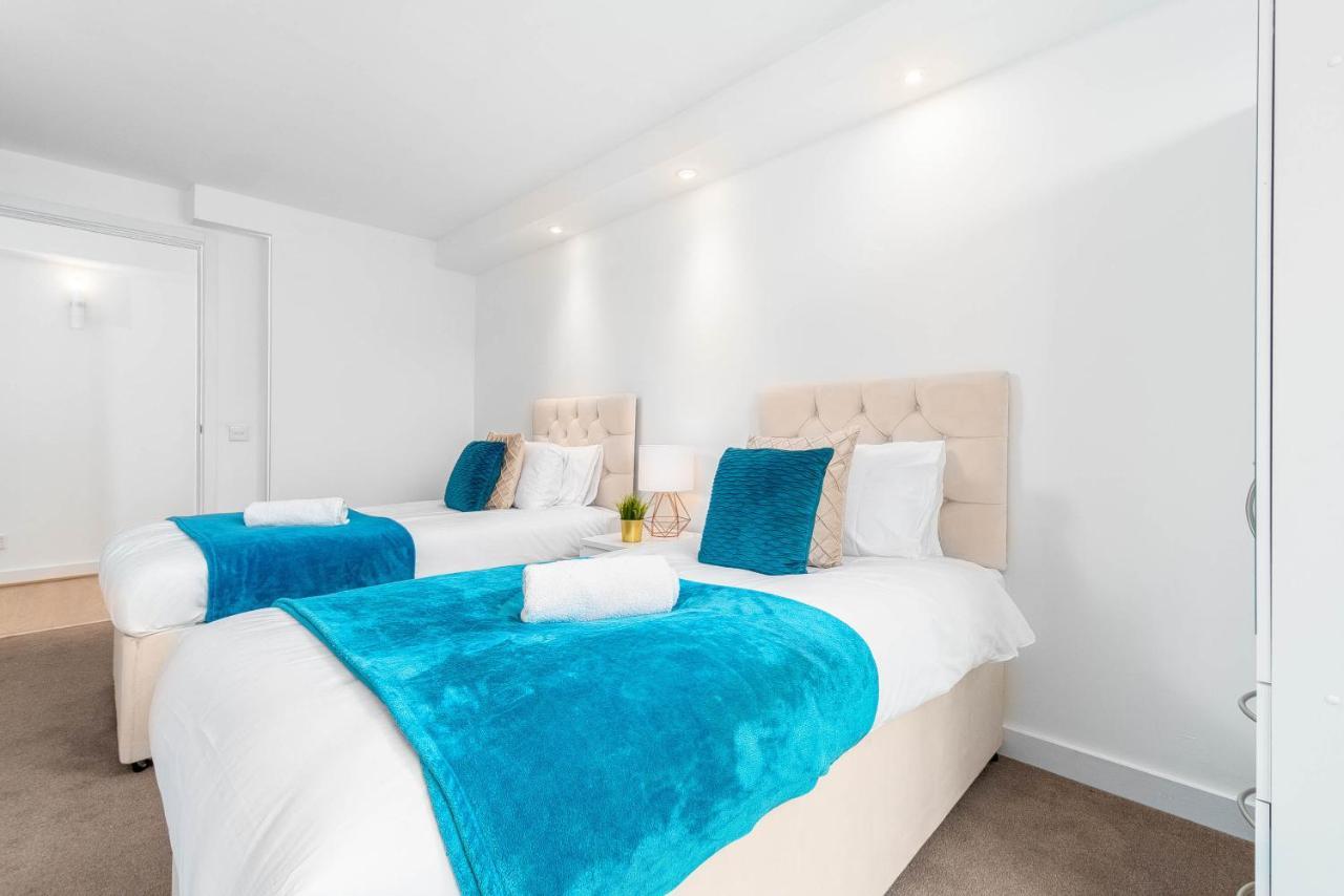 Apartment Luxury Two Bedroom Centre - Secure Parking - Rated Exceptional