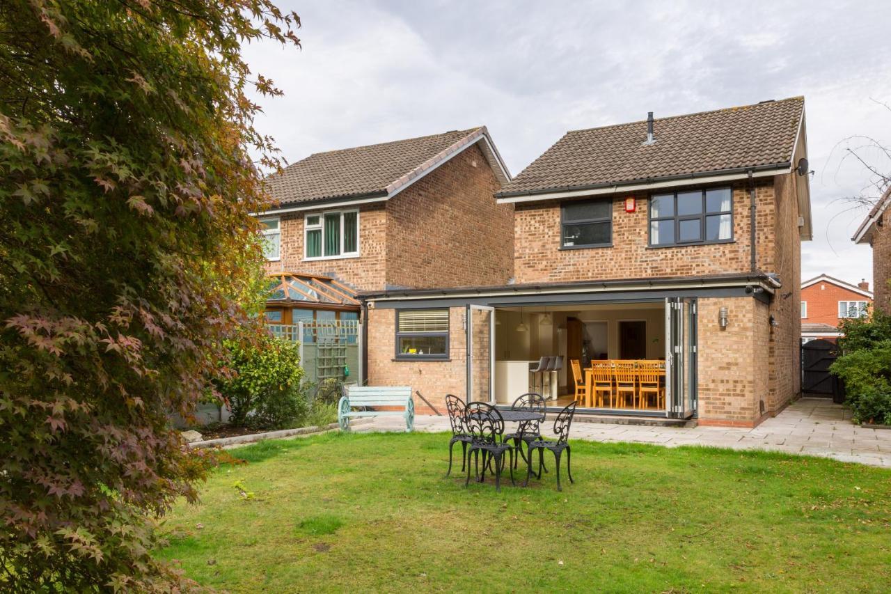 Stunning Solihull 4 Bedroom House With 6 Beds And Large Driveway Birmingham