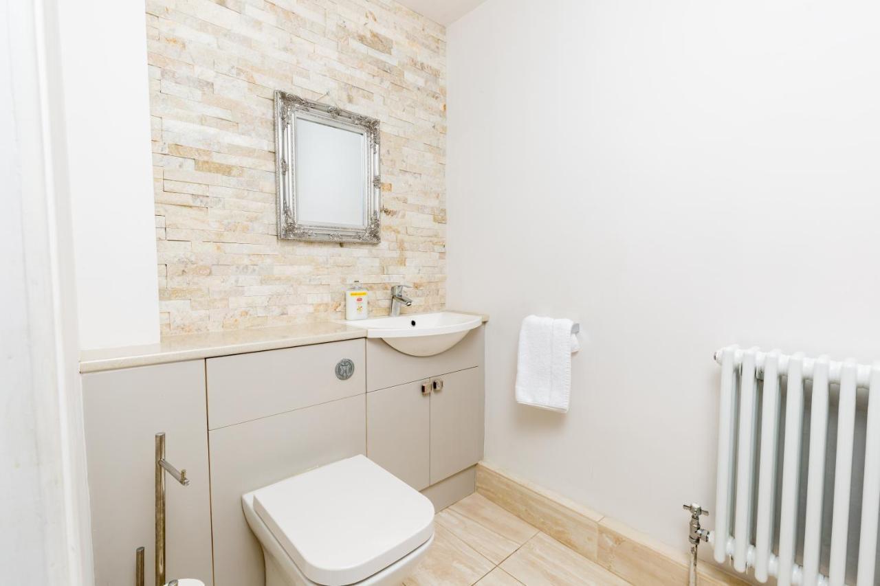 Holiday home Stunning Solihull 4 Bedroom House With 6 Beds And Large Driveway Birmingham