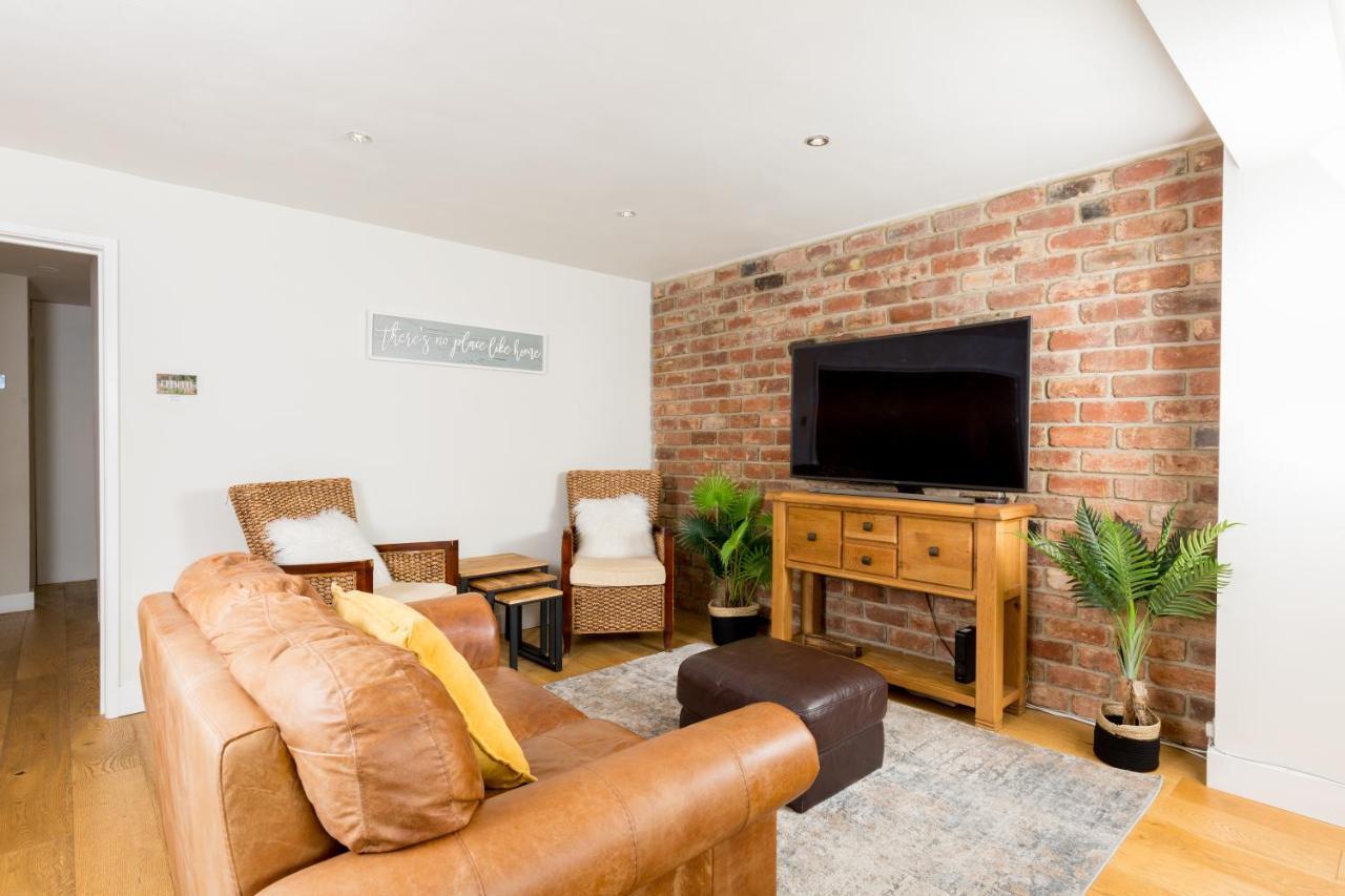 Holiday home Stunning Solihull 4 Bedroom House With 6 Beds And Large Driveway