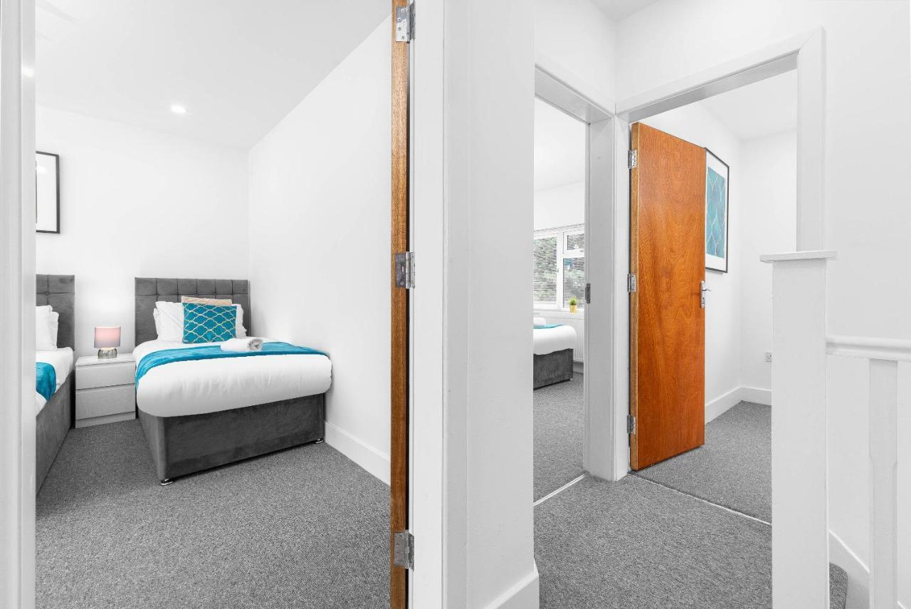 5 Bedroom House - 10 Guests - Multiple Off Street Parking - Garden - Smart Tv - Wifi - Contractors - Families - Groups *