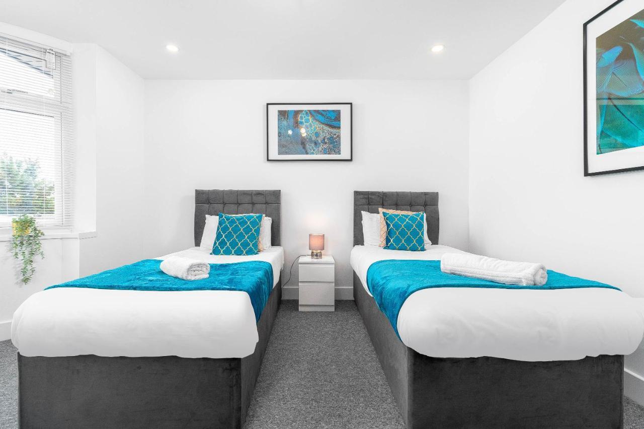 5 Bedroom House - 10 Guests - Multiple Off Street Parking - Garden - Smart Tv - Wifi - Contractors - Families - Groups *