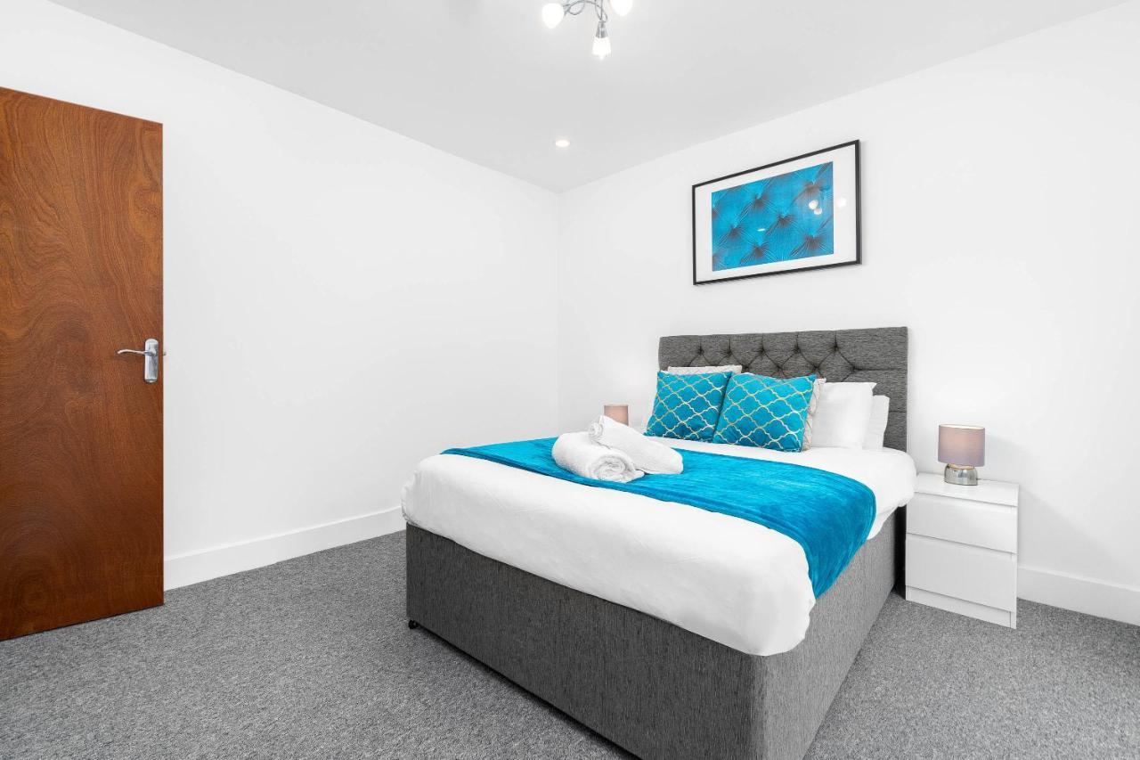 5 Bedroom House - 10 Guests - Multiple Off Street Parking - Garden - Smart Tv - Wifi - Contractors - Families - Groups