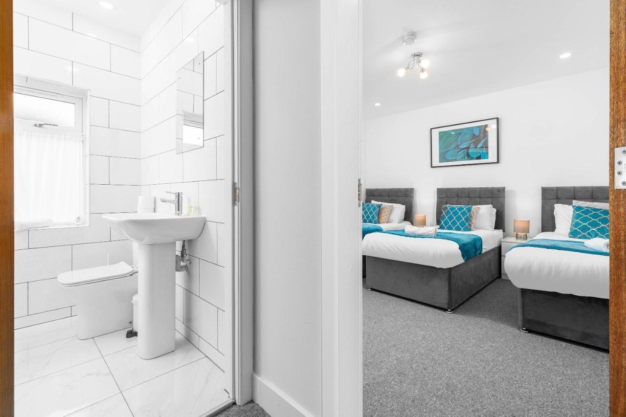 5 Bedroom House - 10 Guests - Multiple Off Street Parking - Garden - Smart Tv - Wifi - Contractors - Families - Groups