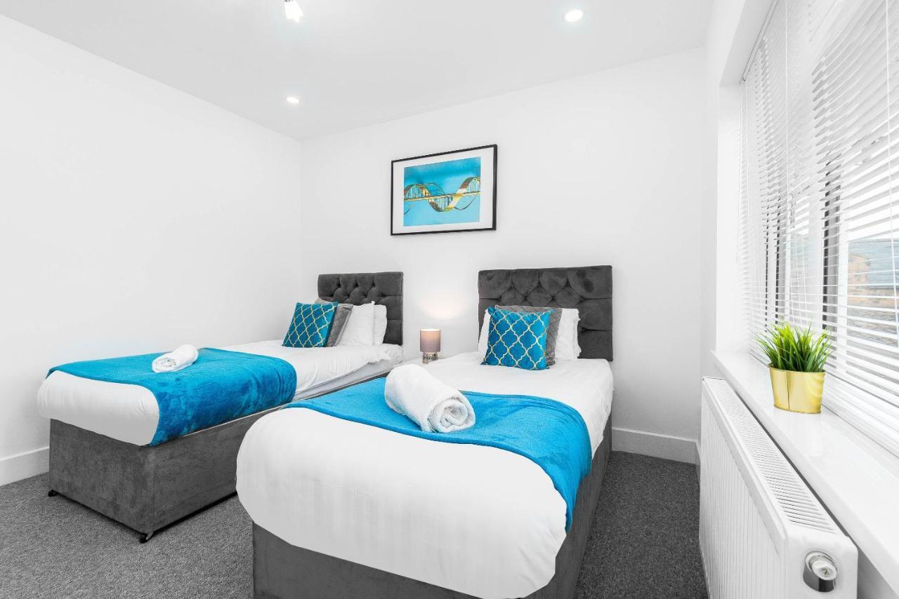 5 Bedroom House - 10 Guests - Multiple Off Street Parking - Garden - Smart Tv - Wifi - Contractors - Families - Groups Birmingham