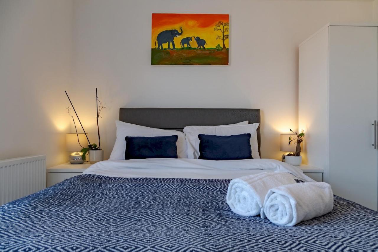 Pass The Keys New Chic 2 Bed Pad Free Parking Apartment *