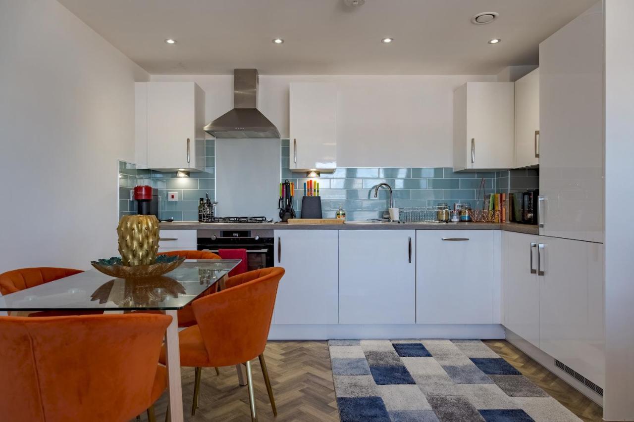 Pass The Keys New Chic 2 Bed Pad Free Parking *