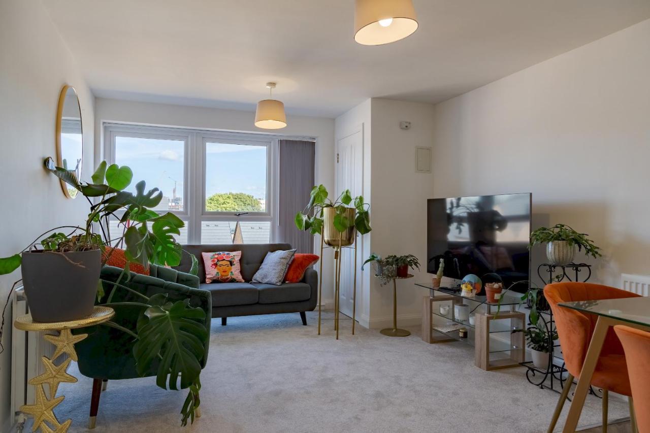 Pass The Keys New Chic 2 Bed Pad Free Parking Apartment *