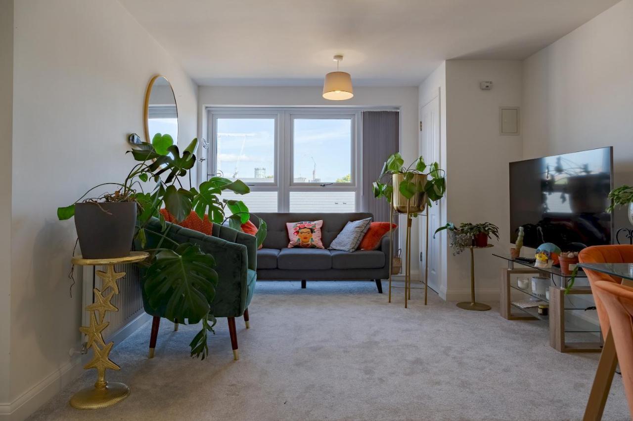 Pass The Keys New Chic 2 Bed Pad Free Parking Birmingham