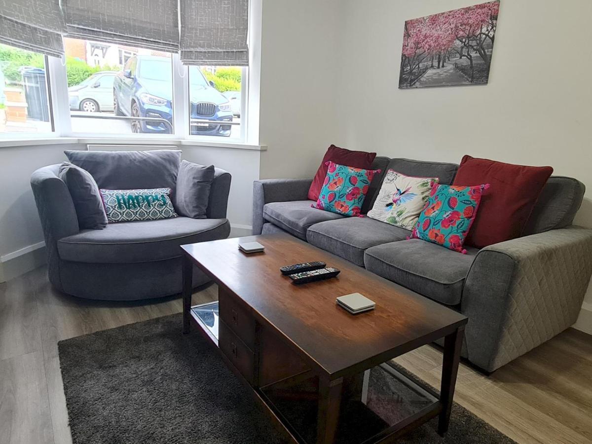 Pass The Keys Attractive Modern 2 Bedroom House In Harborne *