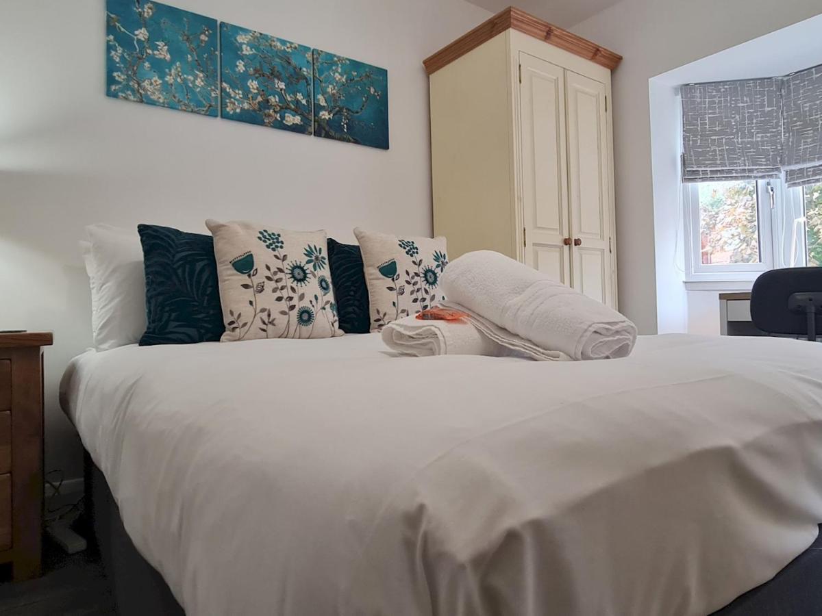 Pass The Keys Attractive Modern 2 Bedroom House In Harborne