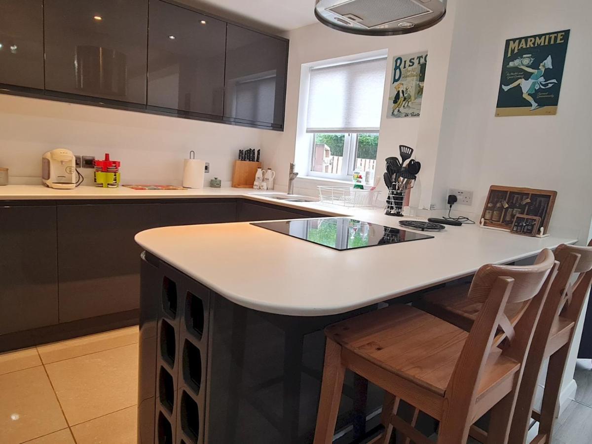 Pass The Keys Attractive Modern 2 Bedroom House In Harborne *