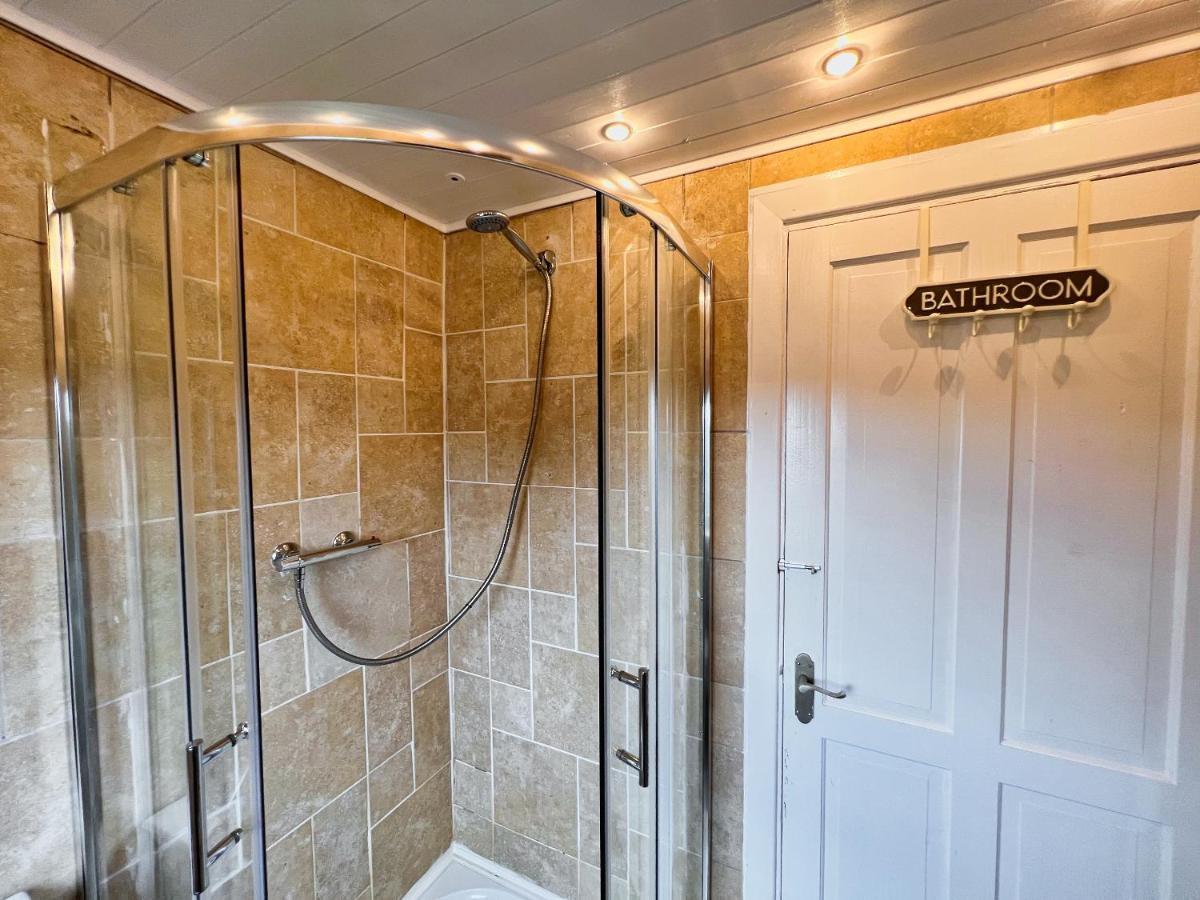 Holiday home Cosy 3 Bed With Parking- Family And Contractors *