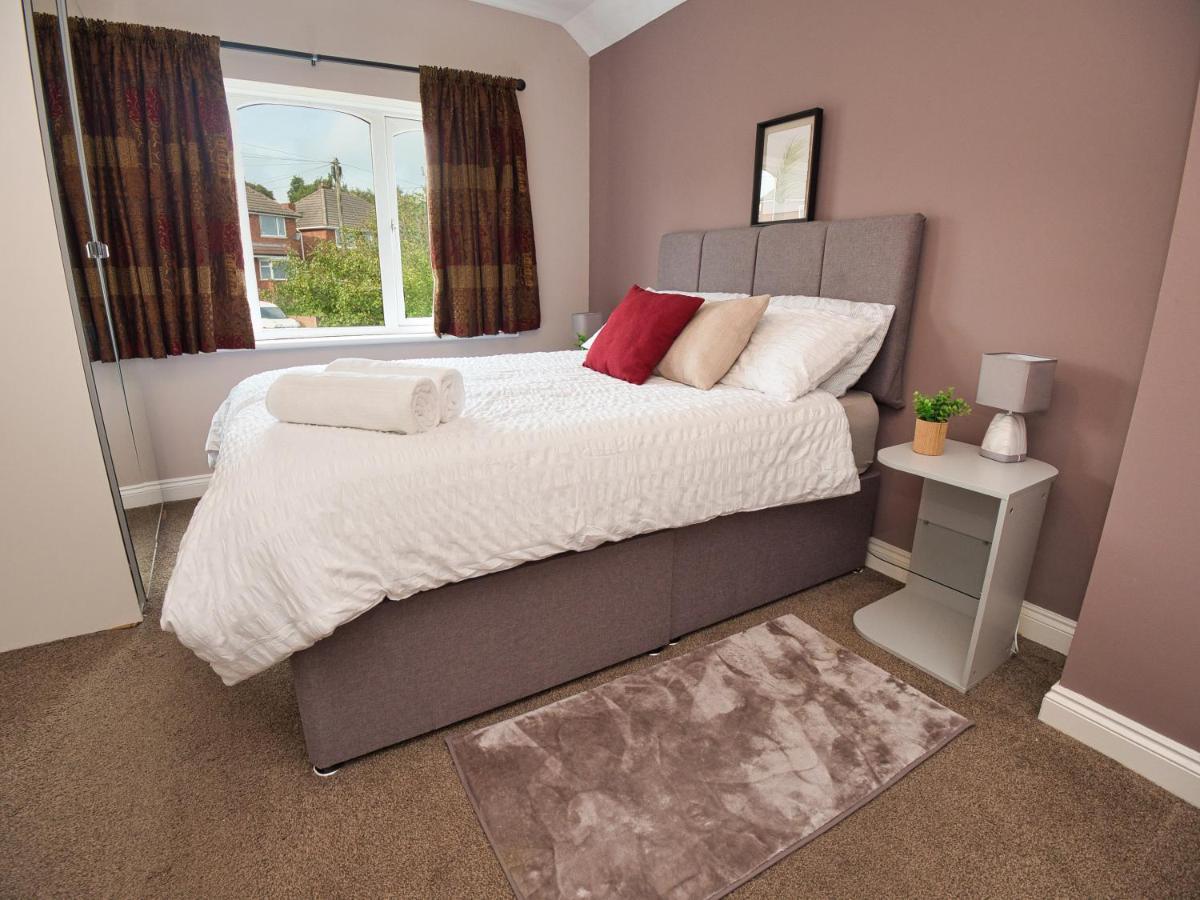 Holiday home Cosy 3 Bed With Parking- Family And Contractors