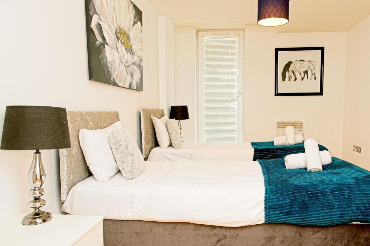 Apartment Centre Beautiful Walking Distance To Bullring Shopping Centre Private Parking