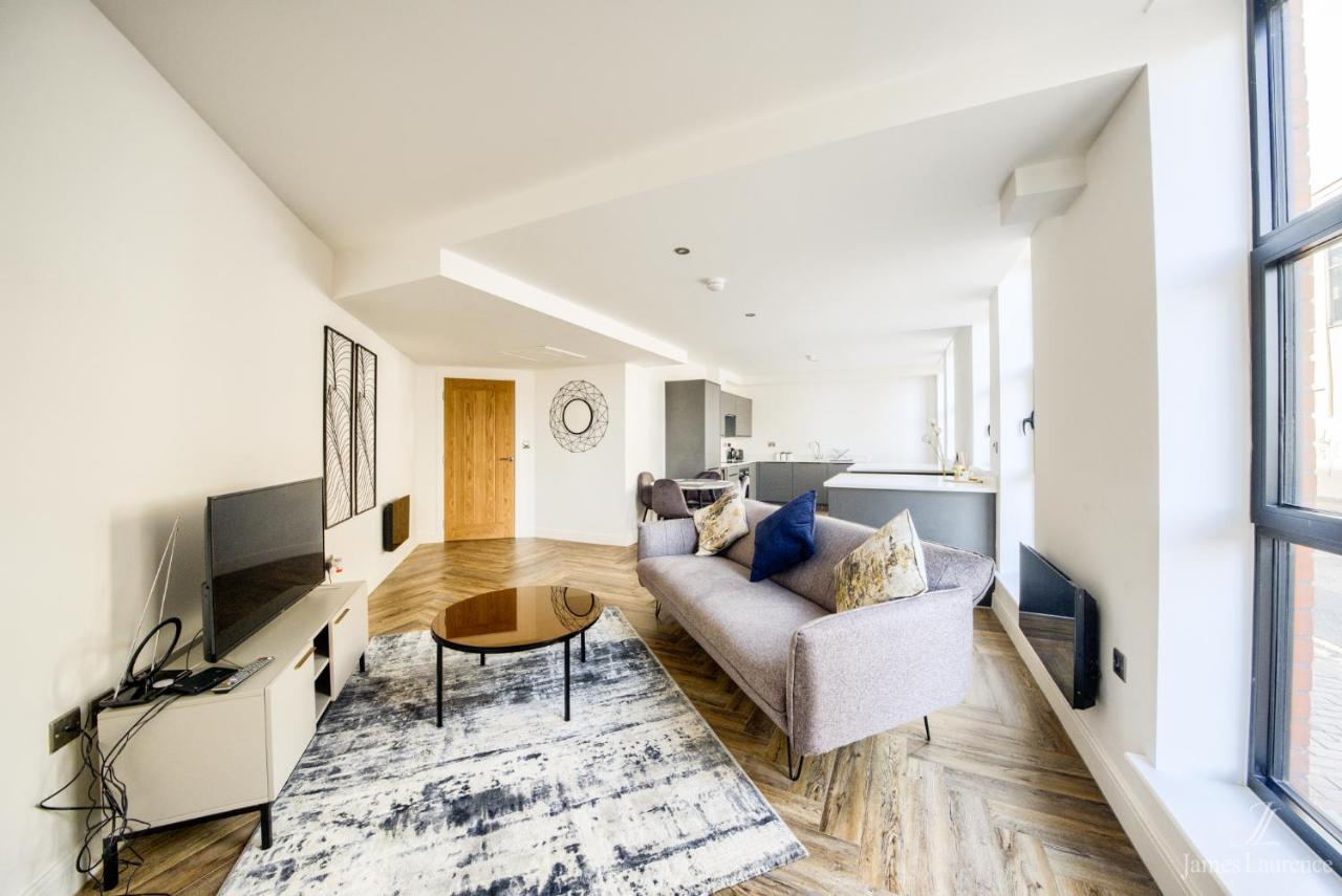 Luxury Apartment *