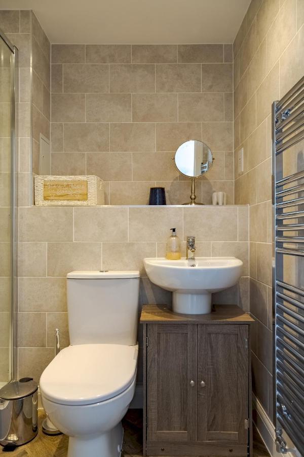 Pass The Keys New Chic 2 Bed Pad Free Parking Apartment