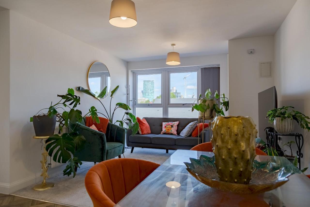 Pass The Keys New Chic 2 Bed Pad Free Parking *