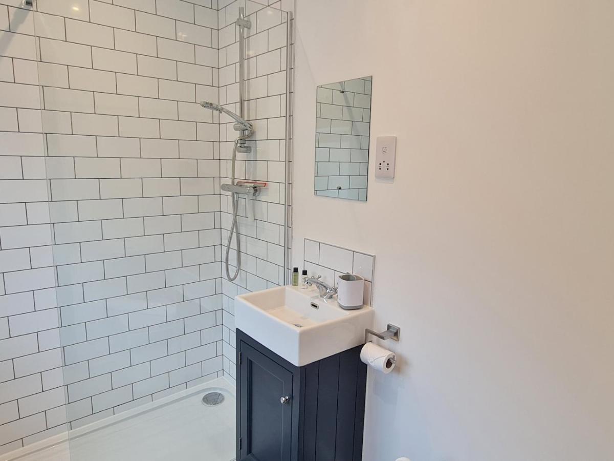 Pass The Keys Attractive Modern 2 Bedroom House In Harborne Holiday home