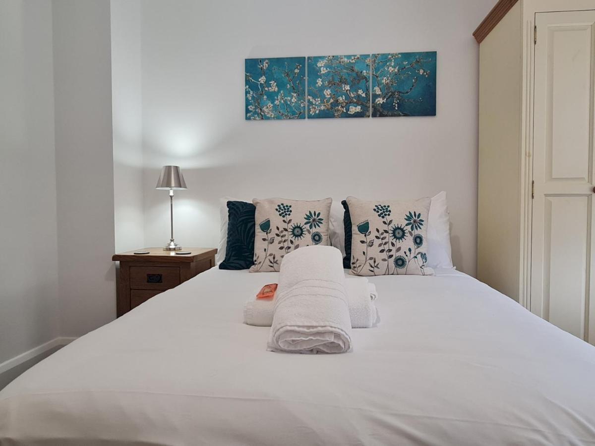 Holiday home Pass The Keys Attractive Modern 2 Bedroom House In Harborne *